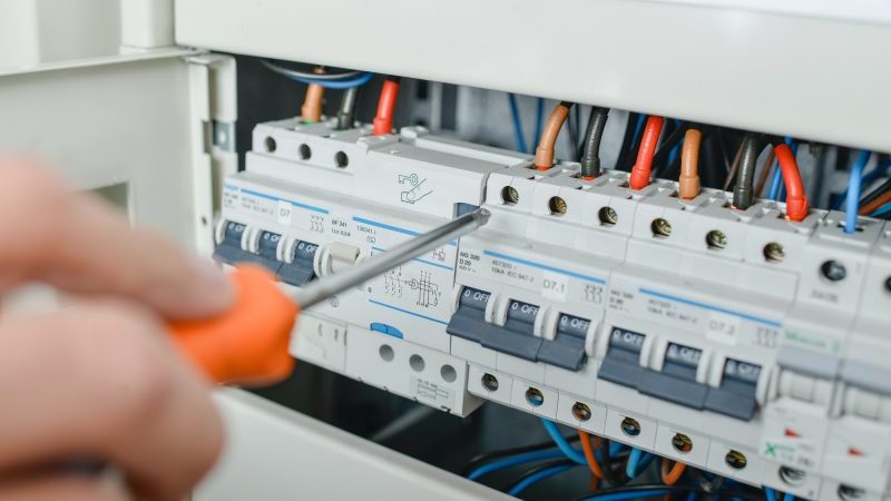 como pagar menos luz en casa