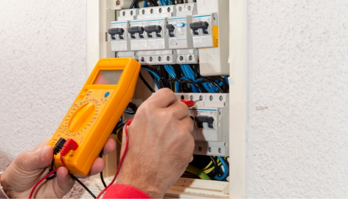 Cuándo es realmente urgente llamar a un electricista 24 horas