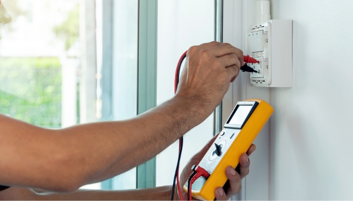 Cuándo necesitas contactar con un electricista